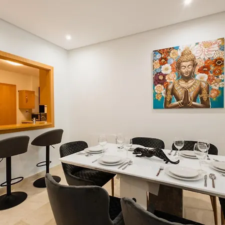 Appartement With 3 Bedrooms, Terrace, Indoor Pool And Sauna At 100 M From The In Puerto Banus Marbella