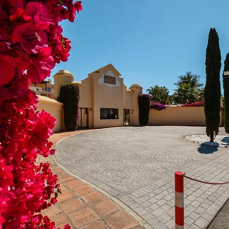 With 3 Bedrooms, Terrace, Indoor Pool And Sauna At 100 M From The In Puerto Banus Apartment Marbella