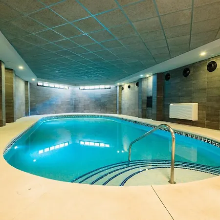 With 3 Bedrooms, Terrace, Indoor Pool And Sauna At 100 M From The In Puerto Banus Appartement
