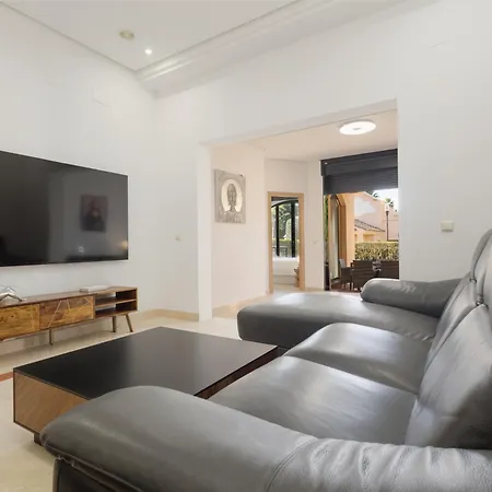 Apartment With 3 Bedrooms, Terrace, Indoor Pool And Sauna At 100 M From The In Puerto Banus *