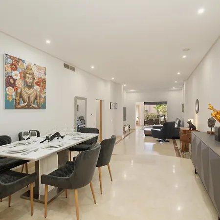 With 3 Bedrooms, Terrace, Indoor Pool And Sauna At 100 M From The In Puerto Banus Appartement Marbella